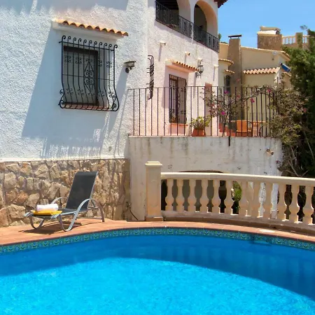 Marieta Villa *